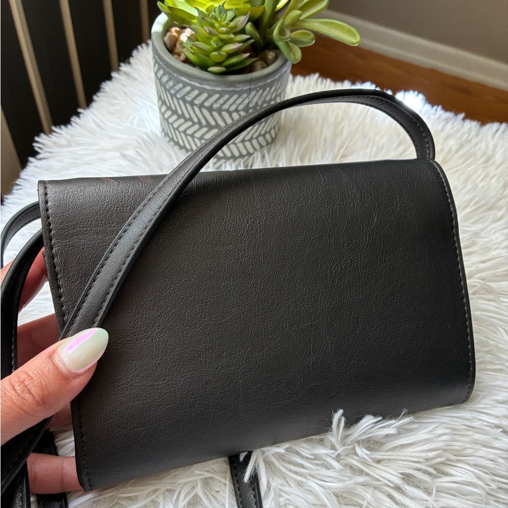 Simply Vera Vera Wang Signature Envelope Crossbody Bag 🩶 - Picture 5 of 12
